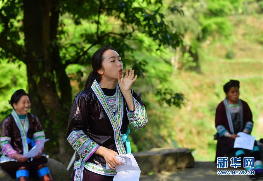 （脱贫攻坚）（1）苗山脱贫影像志——一位女大学生的特殊假期课堂