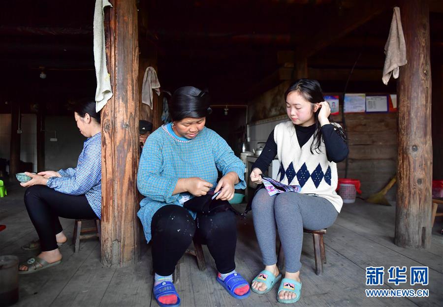 （脱贫攻坚）（4）苗山脱贫影像志——一位女大学生的特殊假期课堂