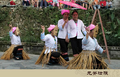 民族人口最少的风俗_珞巴族 中国人口最少的少数民族(2)
