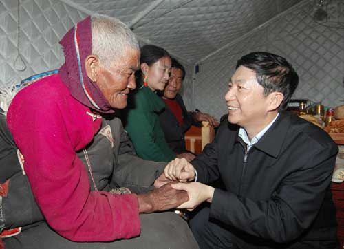 大年三十,青海省长骆惠宁和玉树灾区人民一起
