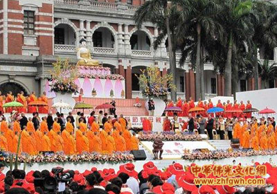 台湾佛教界盛大庆祝佛诞日暨母亲节 数万民众
