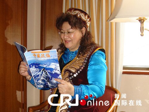 乌孜别克族委员法蒂玛热衷本民族文化保护