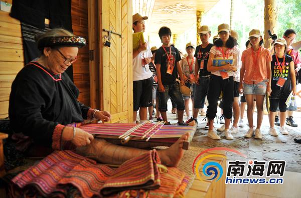 槟榔谷景区:在传承海南民族传统文化中实现双