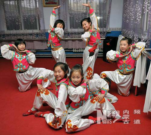 内蒙古:草原特色民族文化教育从娃娃抓起