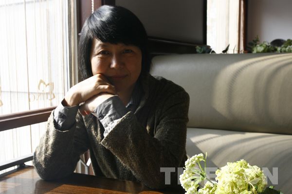 青岛大学美术学院副教授,版画家邹晓萍进行了《以“卓玛&rdquo