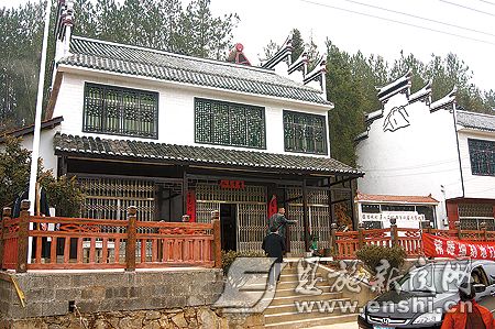 水布垭特色民居:清江画廊中的"名画"