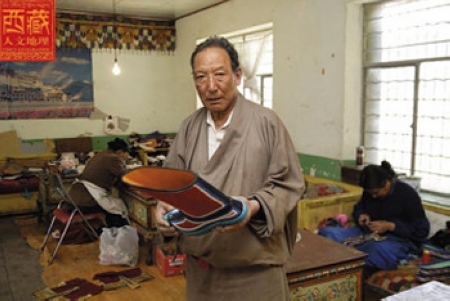 赤列塔青的藏鞋:藏文化的显现