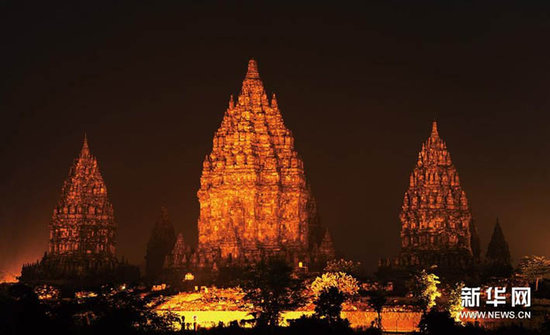印尼的婆罗浮屠佛塔和巴兰班南神庙