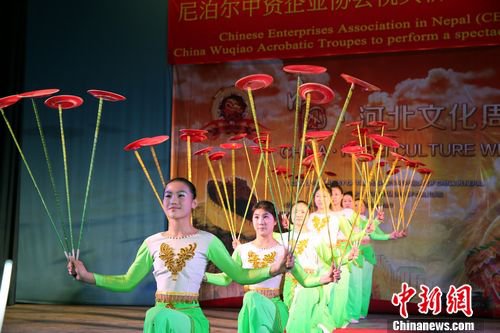 来自中国"杂技之乡"河北省吴桥县的艺术团在尼泊尔首都举行专场表演