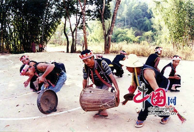 主要流传在德宏州及临沧地区镇康县的德昂族居住区.