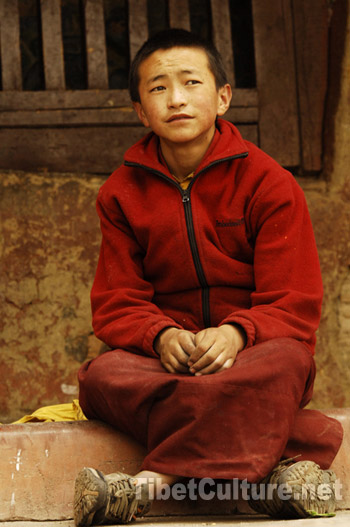 我就是《西藏一年》里的僧人次平