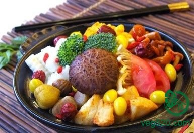 院素菜一般烹调简单,品种不多,且大多就地取材.