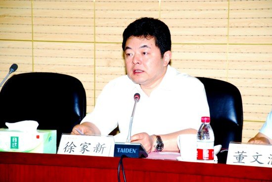 最高人民法院党组成员、政治部主任徐家新发表讲话。