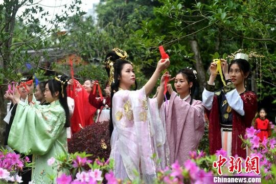 传统花朝节:汉服青少年祭花神祈福