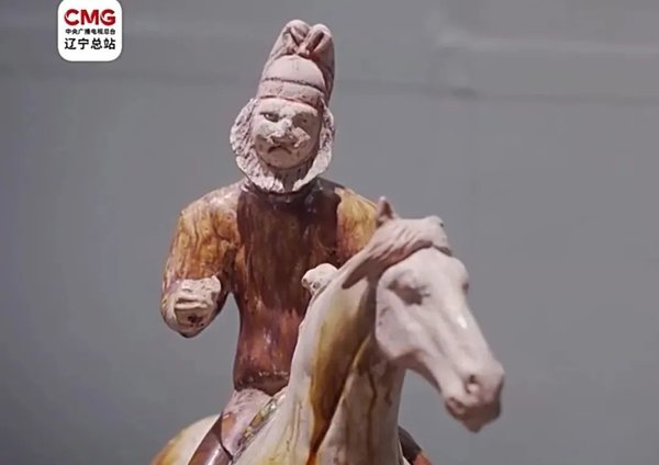 赶路的“干饭人”：胡人吃饼骑驼俑从北齐将门墓中带出的历史密码|道中华 图片报道 第8张