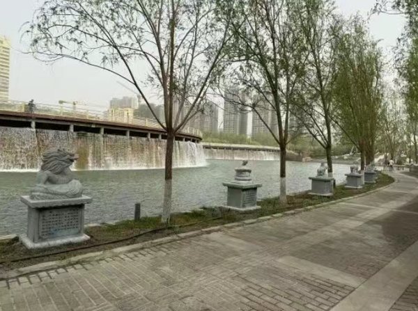 二十四节气地雕亮相ng28平台库尔勒天鹅河 市民沉浸式体验中华传统文化魅力(图1)