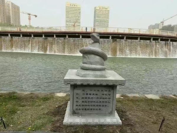 二十四节气地雕亮相ng28平台库尔勒天鹅河 市民沉浸式体验中华传统文化魅力(图3)