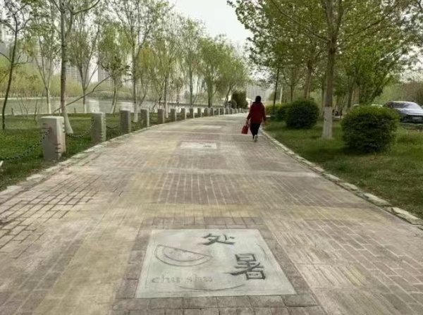 二十四节气地雕亮相ng28平台库尔勒天鹅河 市民沉浸式体验中华传统文化魅力(图4)