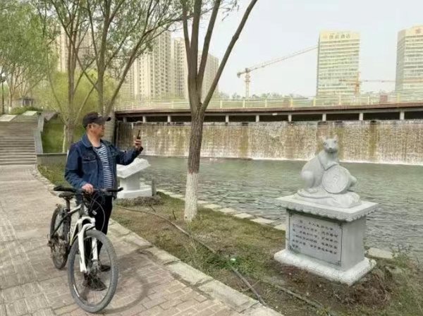 二十四节气地雕亮相ng28平台库尔勒天鹅河 市民沉浸式体验中华传统文化魅力(图7)