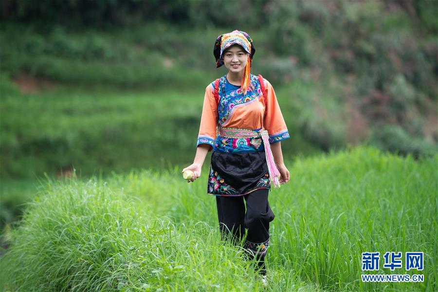 （新华全媒头条·走向我们的小康生活·图文互动）（4）那山，那人，那苗寨——十八洞村三代人的奋斗史